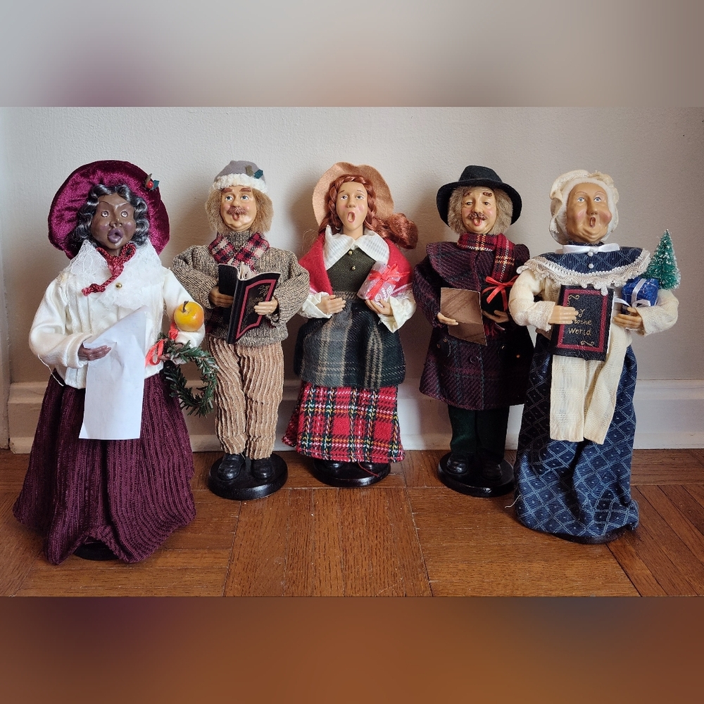 Vintage Village Christmas Carolers 12" Singing Choir Figurines Set Of 5